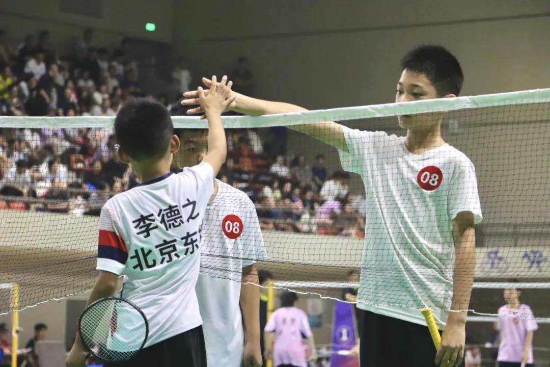 在食宿接待, 既紧张又兴, 年龄段的青 在食宿接待, 既紧张又兴, 年龄段的青